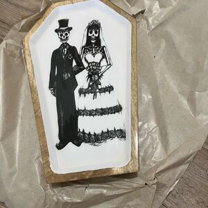 Halloween coffin food plate/serving plate New in original packaging